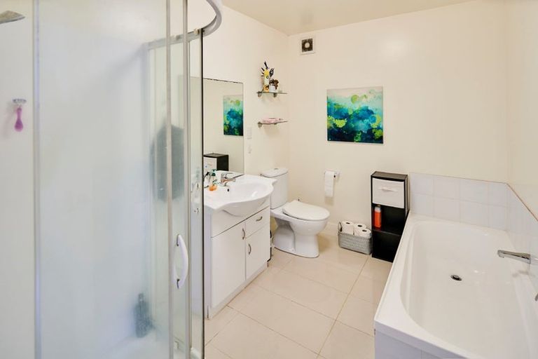 Photo of property in 2b Wilkinson Street, Oriental Bay, Wellington, 6011