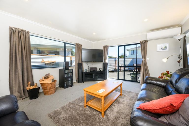 Photo of property in 32 Somerset Crescent, Highbury, Palmerston North, 4412