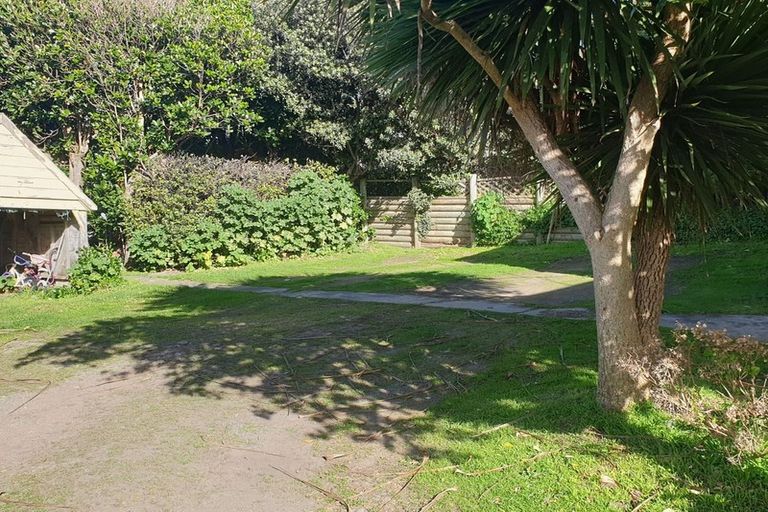 Photo of property in 9 Terrace Road, Titahi Bay, Porirua, 5022