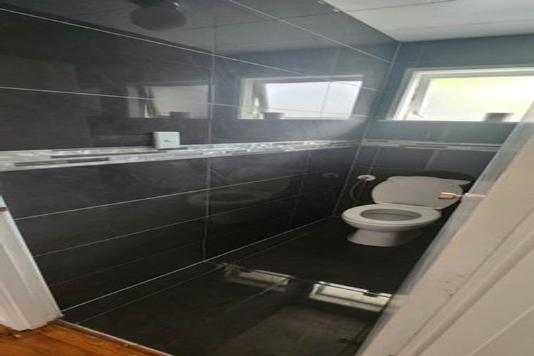 Photo of property in 17 Hewlett Road, Massey, Auckland, 0614