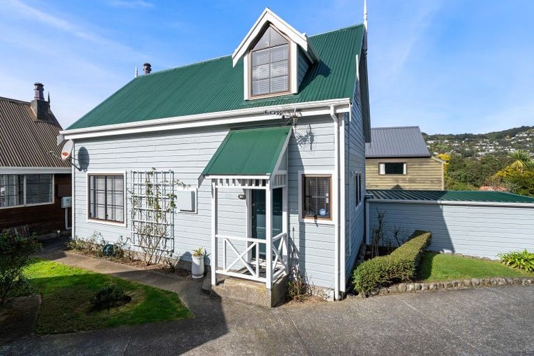 Photo of property in 8a Cassis Place, Crofton Downs, Wellington, 6035