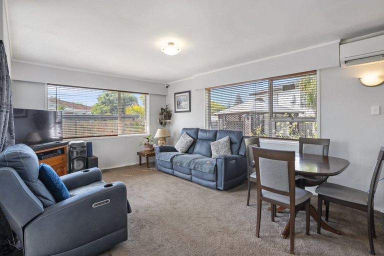 Photo of property in 2/38 Blacklock Avenue, Henderson, Auckland, 0612