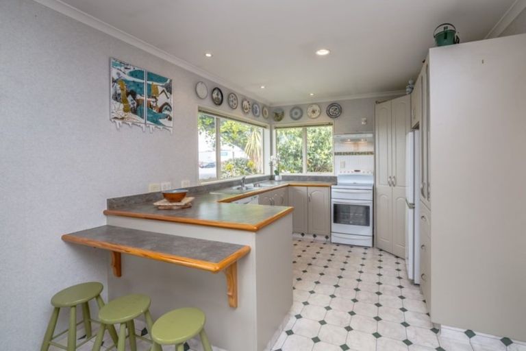 Photo of property in 10 Oak View Place, Greytown, 5712