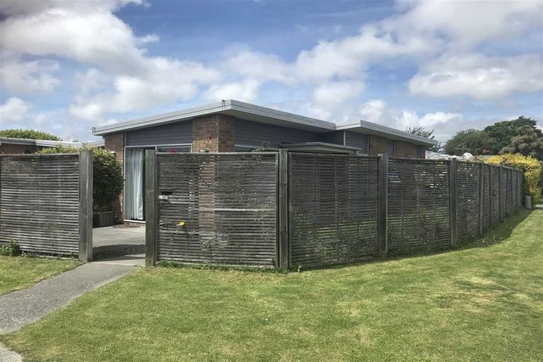 Photo of property in 55 Lyndon Street, Riccarton, Christchurch, 8041