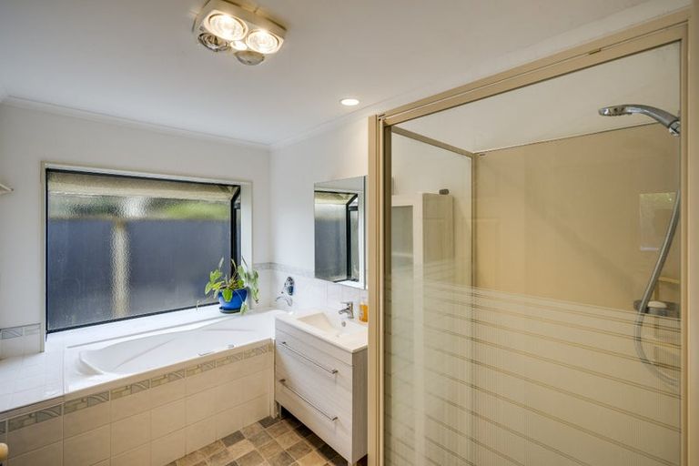 Photo of property in 10 Knightsbridge Place, Taradale, Napier, 4112