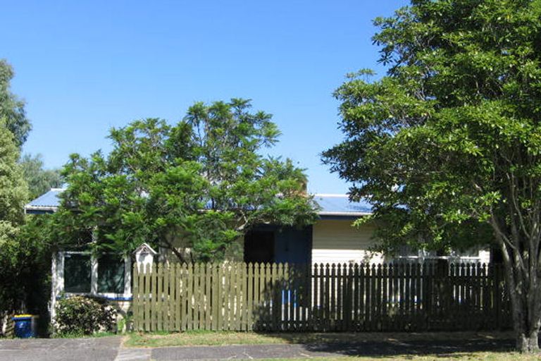 Photo of property in 1 Reiman Street, New Lynn, Auckland, 0600