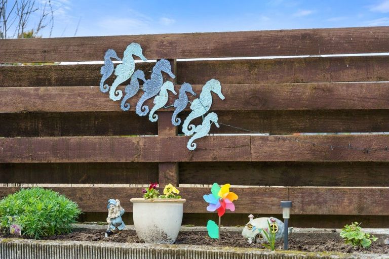 Photo of property in 8a&b Sharda Grove, Paraparaumu Beach, Paraparaumu, 5032