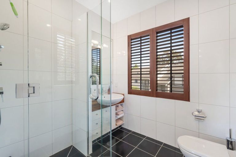 Photo of property in 2 Glenoaks Rise, Mellons Bay, Auckland, 2014