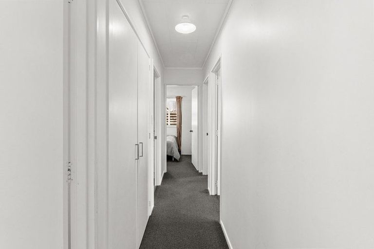 Photo of property in 31 Beaumont Crescent, Frankleigh Park, New Plymouth, 4310