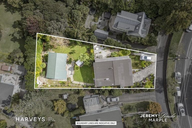 Photo of property in 12 Highland Avenue, Titirangi, Auckland, 0604