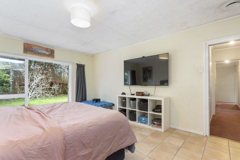 Photo of property in 17 Kervil Avenue, Te Atatu Peninsula, Auckland, 0610