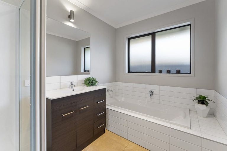 Photo of property in 16 Tradewinds Drive, Whitby, Porirua, 5024