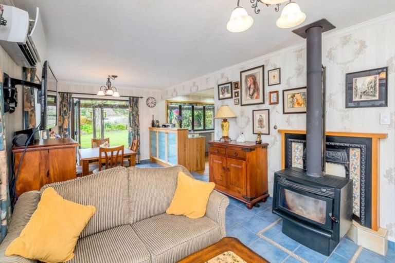 Photo of property in 4a Rewarewa Crescent, Waikanae, 5036