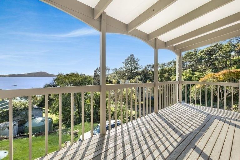 Photo of property in 99 Kawakawa Bay Coast Road, Kawakawa Bay, Papakura, 2585