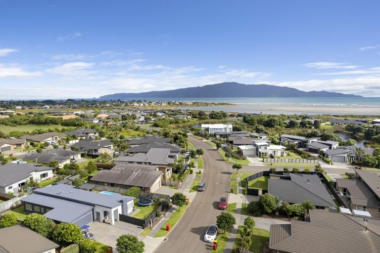 Photo of property in 44 Kotuku Drive, Paraparaumu Beach, Paraparaumu, 5032