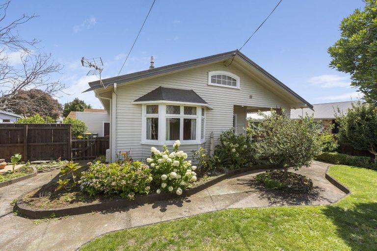 Photo of property in 96 Tukapa Street, Westown, New Plymouth, 4310