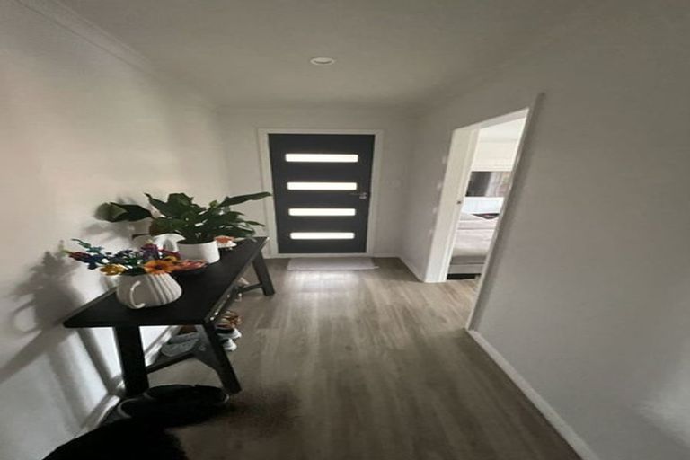 Photo of property in 5 Huia Grove, Elderslea, Upper Hutt, 5018