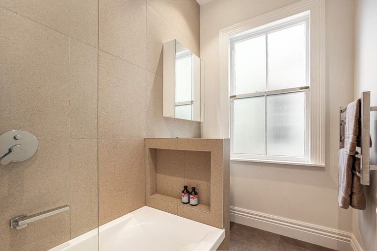 Photo of property in 12 Tinakori Road, Thorndon, Wellington, 6011