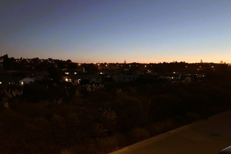 Photo of property in 8 Equine Way, Brookfield, 3110