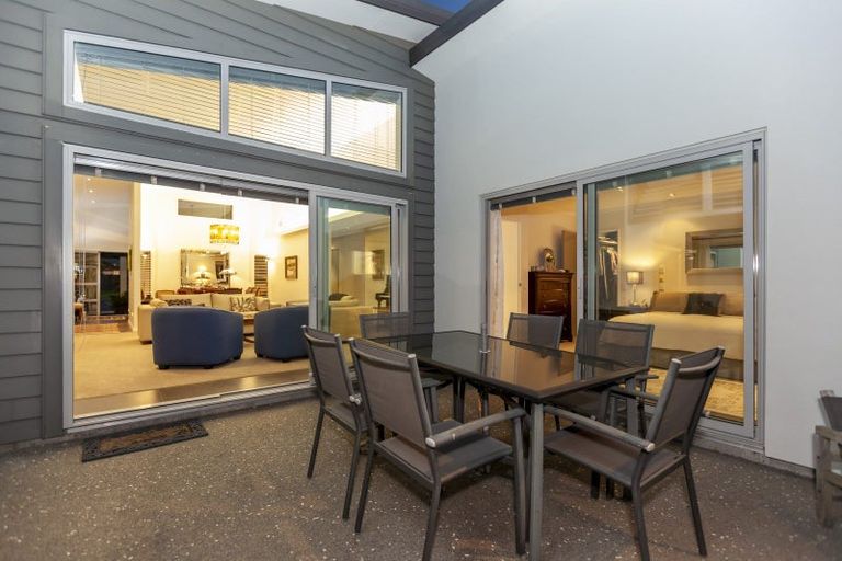 Photo of property in 5 Hana Udy Place, Paraparaumu Beach, Paraparaumu, 5032