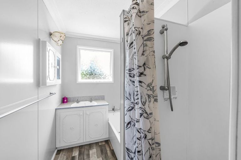 Photo of property in 11 Railway Esplanade, East Gore, Gore, 9710