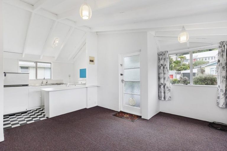 Photo of property in 24/125u Queens Drive, Lyall Bay, Wellington, 6022