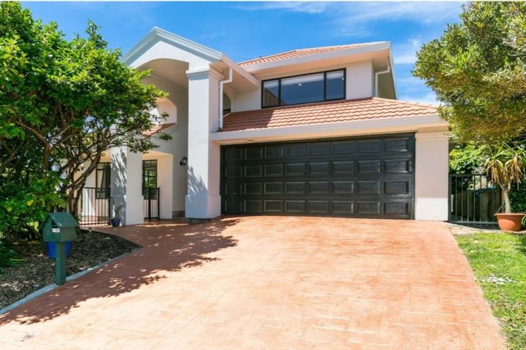 Photo of property in 2 Ridley Green, Churton Park, Wellington, 6037