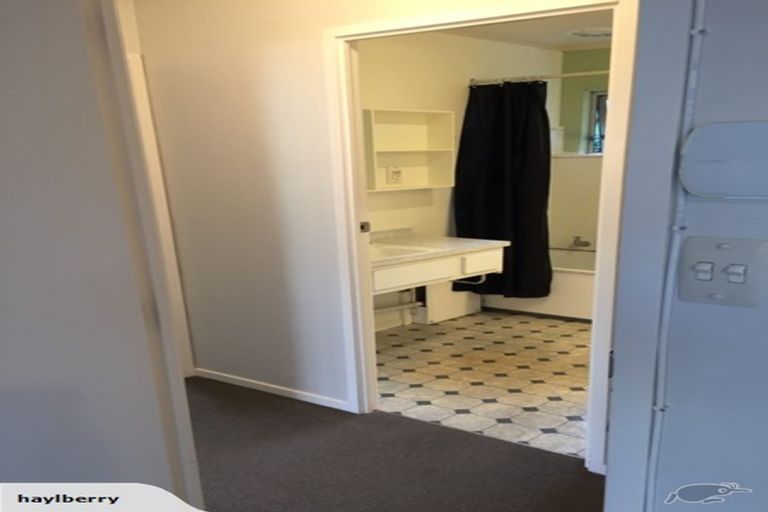 Photo of property in 2/12 Ayton Drive, Totara Vale, Auckland, 0629