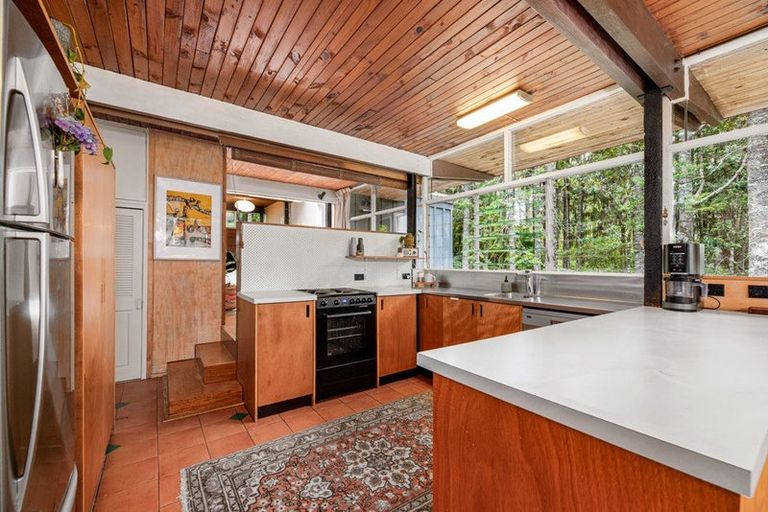 Photo of property in 30 Kopiko Road, Titirangi, Auckland, 0604