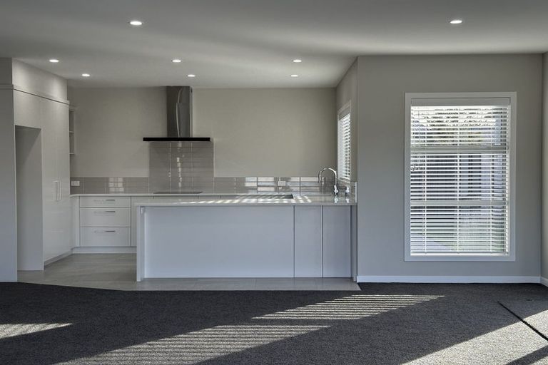 Photo of property in 6 Cassin Place, Taradale, 4112