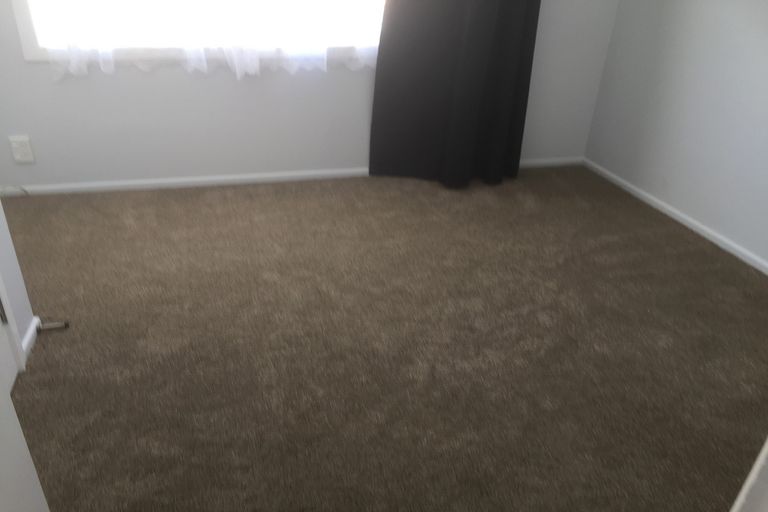Photo of property in 28 Edwards Avenue, Henderson, Auckland, 0610