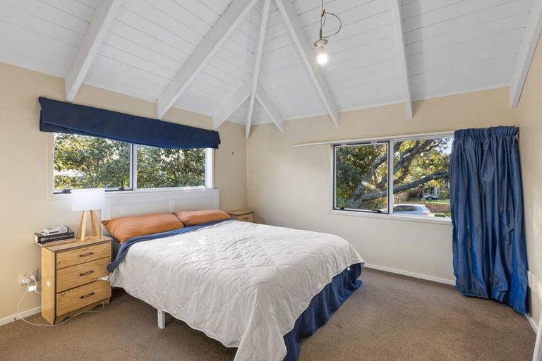 Photo of property in 54 Walton Street, Red Beach, 0932