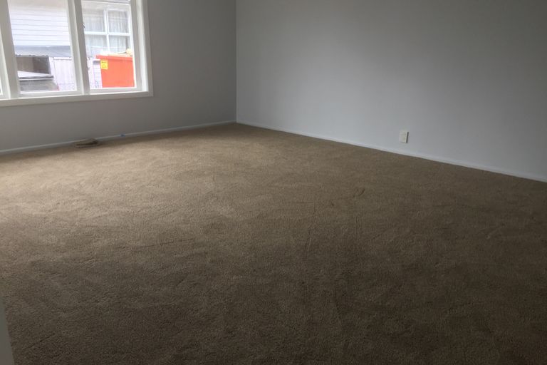 Photo of property in 28 Edwards Avenue, Henderson, Auckland, 0610