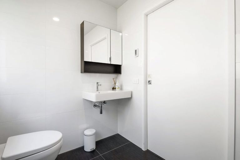 Photo of property in 2/13 Montgomery Avenue, Belmont, Auckland, 0622
