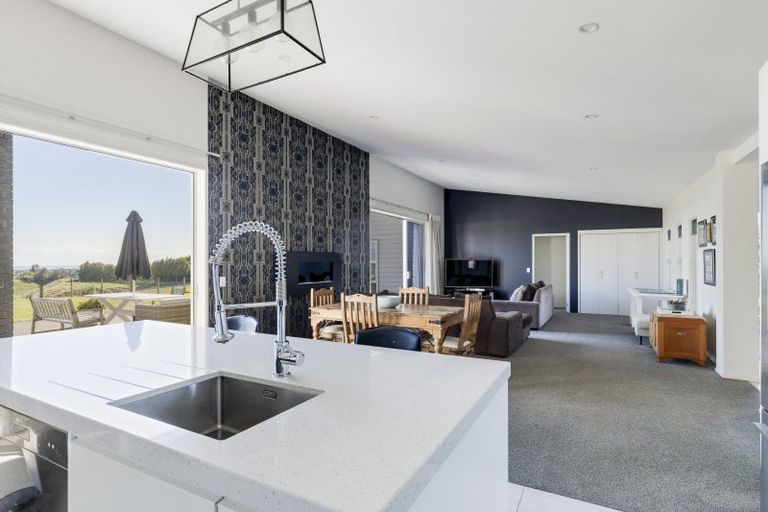 Photo of property in 576a Mangorei Road, Mangorei, New Plymouth, 4371