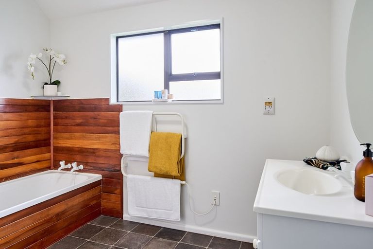 Photo of property in 372 Muritai Road, Eastbourne, Lower Hutt, 5013