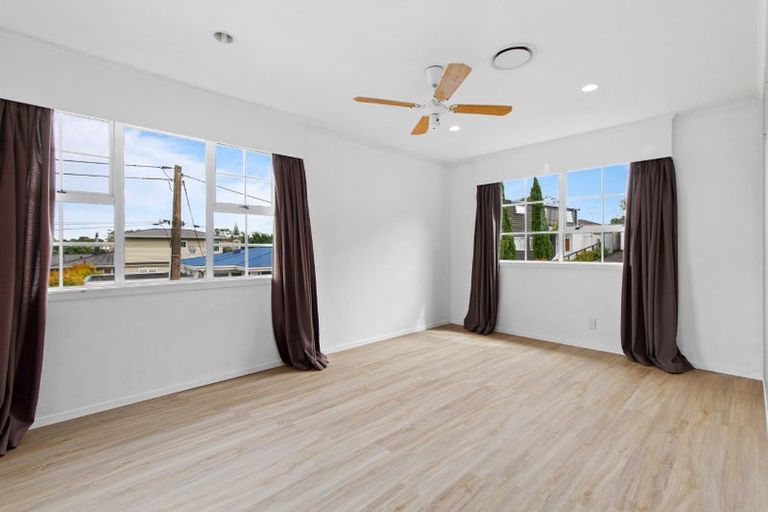 Photo of property in 12 Webb Place, Forrest Hill, Auckland, 0620