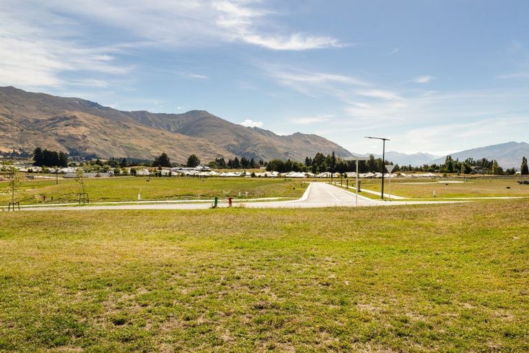 Photo of property in 42 Doug Ledgerwood Drive, Wanaka, 9305