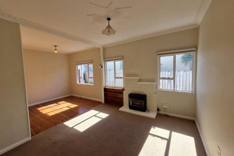 Photo of property in 26 Paynters Avenue, Strandon, New Plymouth, 4312