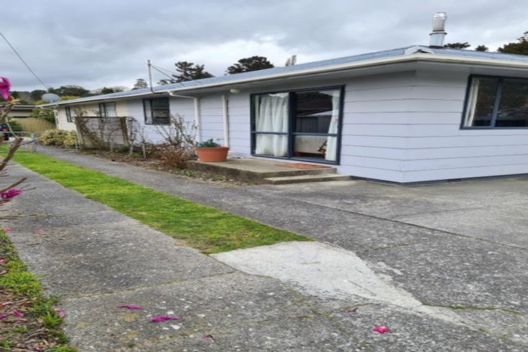 Photo of property in 1/7 Norana Road, Maoribank, Upper Hutt, 5018
