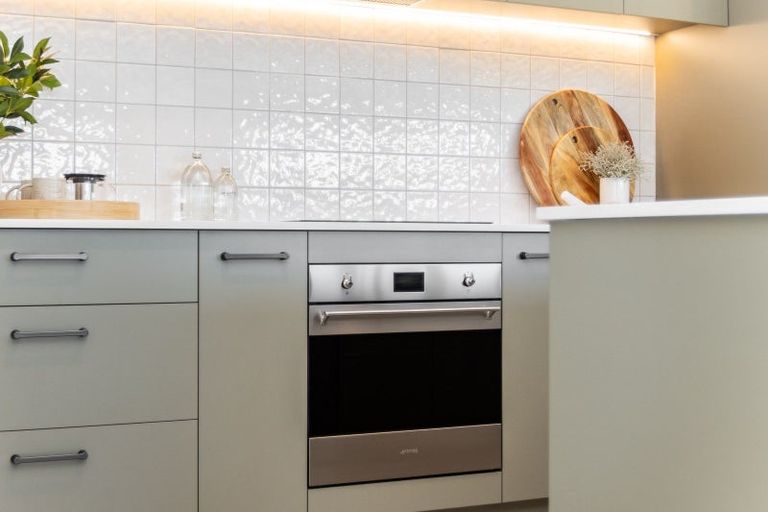 Photo of property in 23 George Yee Place, Taradale, 4112