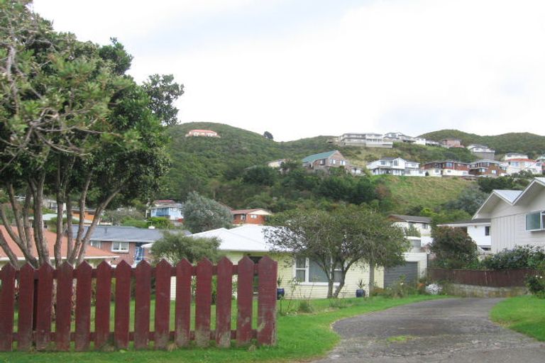 Photo of property in 73 Victory Crescent, Tawa, Wellington, 5028