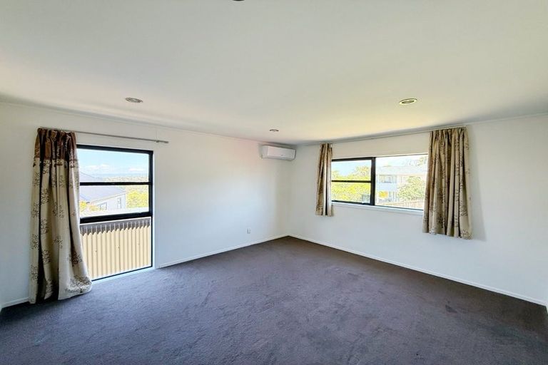 Photo of property in 113 Luckens Road, West Harbour, Auckland, 0618