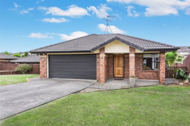 Photo of property in 11 Ina Ville Drive, Pukekohe, 2120