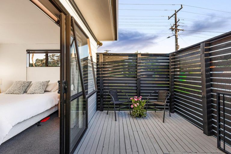 Photo of property in 130 Colwill Road, Massey, Auckland, 0614