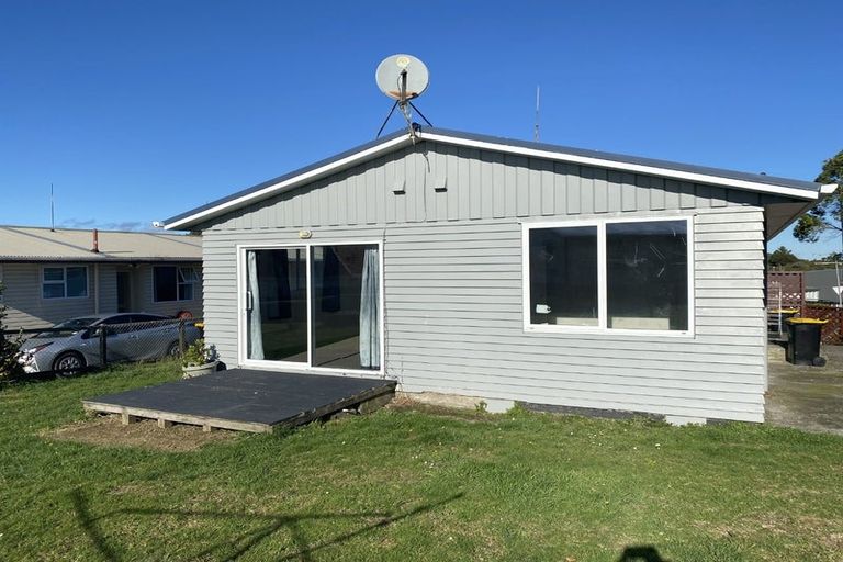 Photo of property in 14a Stewart Drive, Newlands, Wellington, 6037