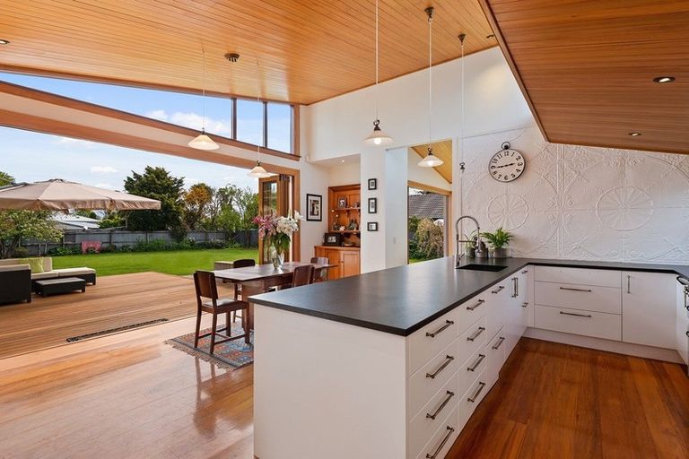 Photo of property in 73 Fisher Avenue, Beckenham, Christchurch, 8023