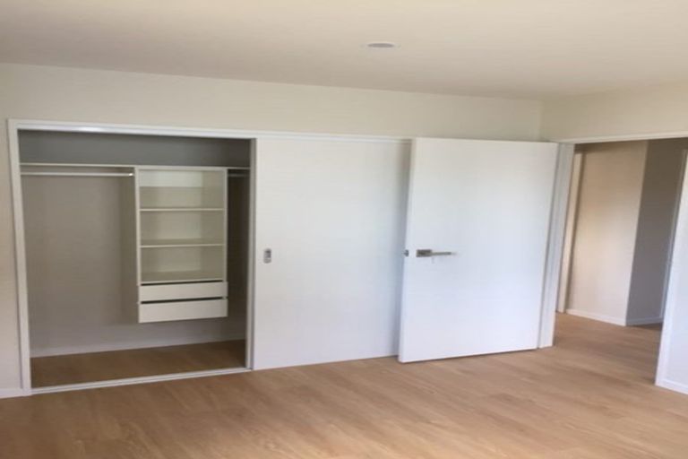 Photo of property in 5a Murray Road, Te Atatu Peninsula, Auckland, 0610