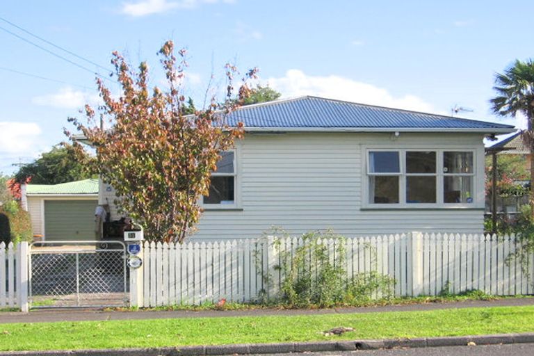 Photo of property in 31 Churchill Avenue, Manurewa, Auckland, 2102