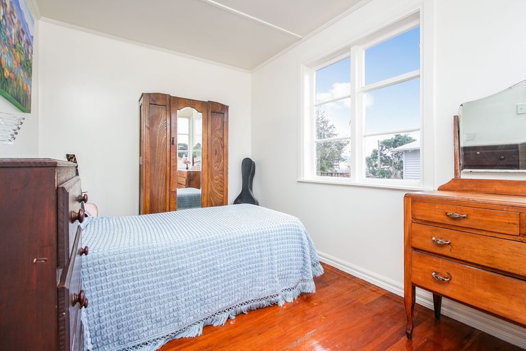 Photo of property in 309 Great North Road, Henderson, Auckland, 0612